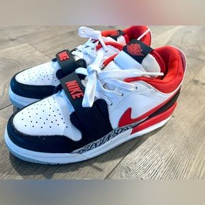 BOYS' BIG KIDS' JORDAN LEGACY 312 LOW OFF-COURT SHOES